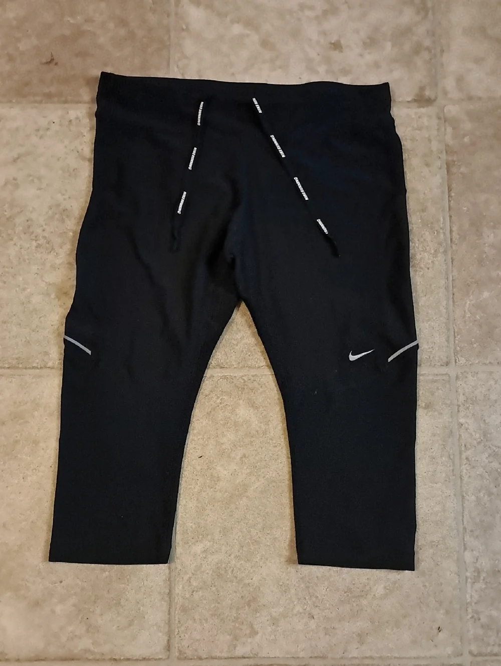 Nike Women Black Athletic Capri Cropped Running Leggings Shorts